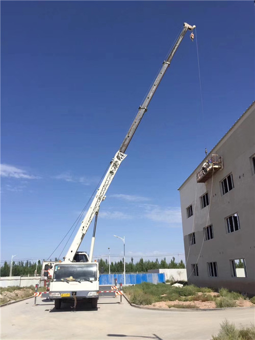 明光市“轻装强干”—— 吊车的 “轻量化臂架” 技术